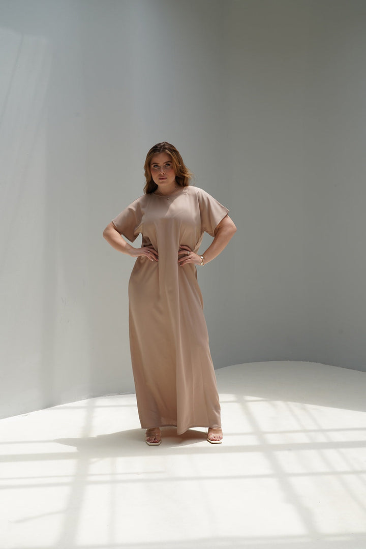 Robe en satin beige