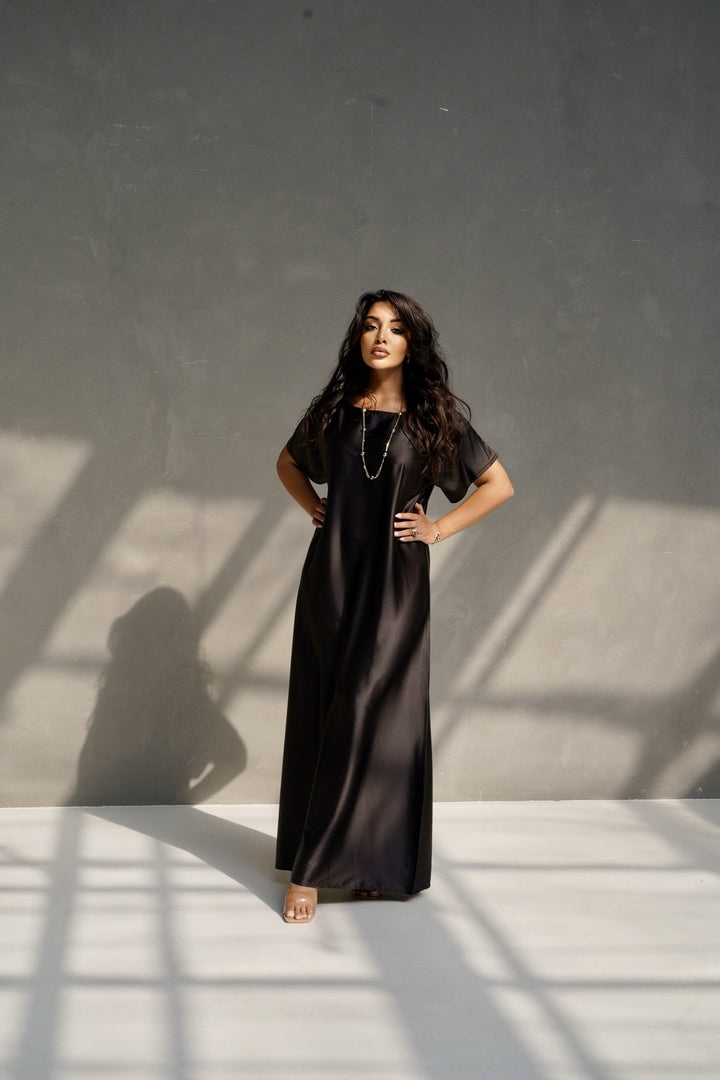 Robe en satin noir